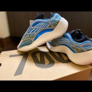 Yeezy 700 v3 Azareth